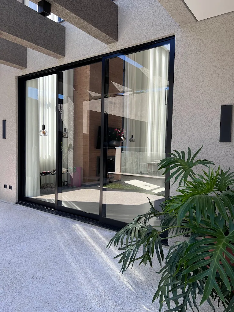 Esquadria vedação lateral
